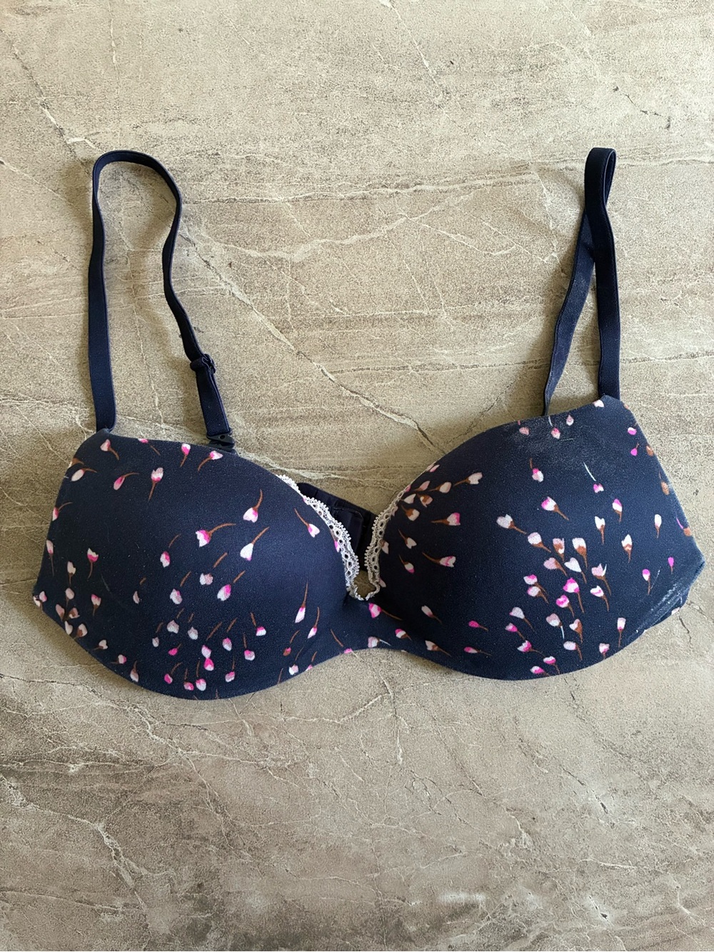 Victoria's Secret Plunge Bra (32B)